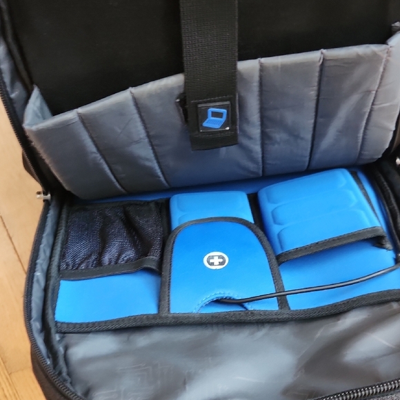 SWISSDIGITAL Backpack - Picture 9 of 9